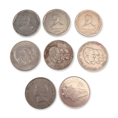 Sale Photo Thumbnail #232: 8pc Collection of Dominican Republic 25 and Medio Pesos Coins