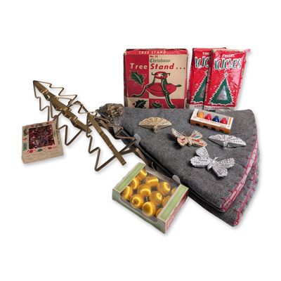Sale Photo Thumbnail #409: 15pc Collection of Mid-Century Vintage Christmas Decorations and Accessories