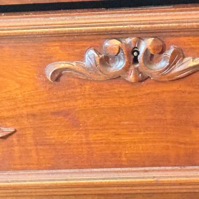 LOT 178: Antique/Vintage Victorian Style Marble Top Vanity Dresser