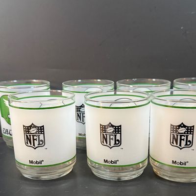 LOT 267: Collection of 10 Philadelphia Eagles Football Mobil Oil Souvenir Drinking Glasses