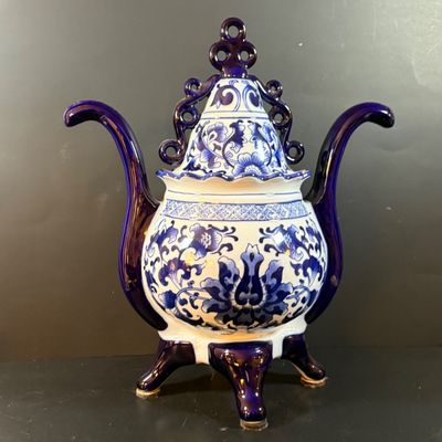 LOT 245: Set of 2 Bombay Blue Porcelain Lidded Urn with Handles