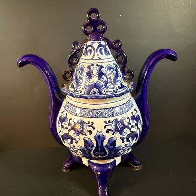LOT 245: Set of 2 Bombay Blue Porcelain Lidded Urn with Handles
