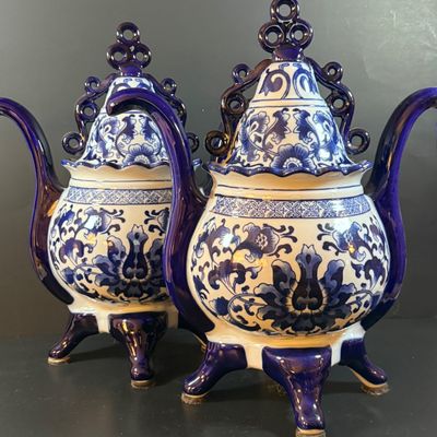 LOT 245: Set of 2 Bombay Blue Porcelain Lidded Urn with Handles