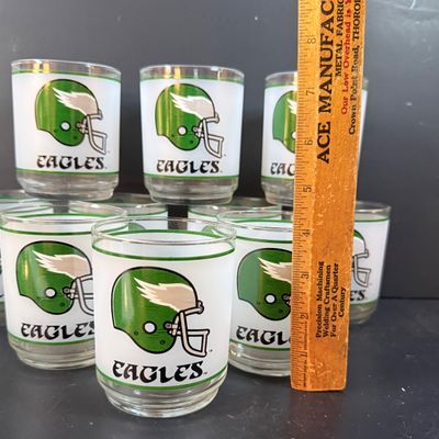 LOT 264: Collection of 10 Philadelphia Eagles Football Mobil Oil Souvenir Drinking Glasses