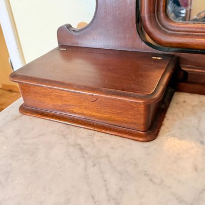 LOT 178: Antique/Vintage Victorian Style Marble Top Vanity Dresser