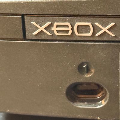 LOT 2: Original Xbox Game Console