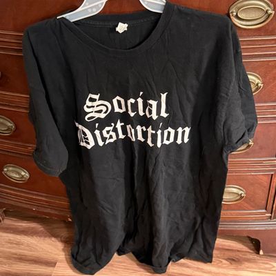 LOT 3: Vintage Band and Music T-Shirts - Yellow Card, Social Diststortion and Guitar Picks