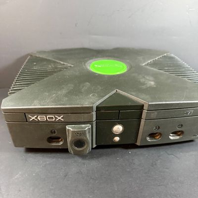 LOT 2: Original Xbox Game Console