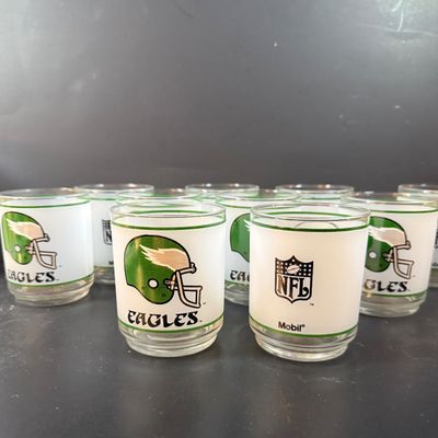 LOT 266: Collection of 10 Philadelphia Eagles Football Mobil Oil Souvenir Drinking Glasses