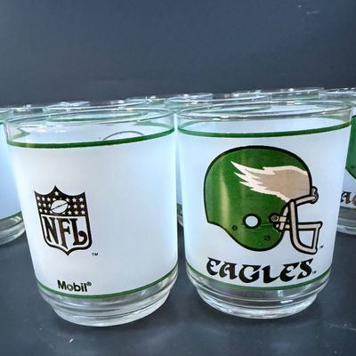 LOT 266: Collection of 10 Philadelphia Eagles Football Mobil Oil Souvenir Drinking Glasses