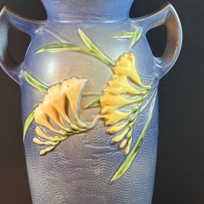 LOT 187: Large Vintage Roseville Blue Freesia Pattern Vase with Handles/Urn