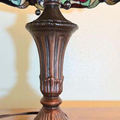 LOT 177: Tiffany Style Floral Stain Glass Table Lamp