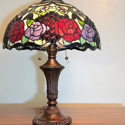 LOT 177: Tiffany Style Floral Stain Glass Table Lamp