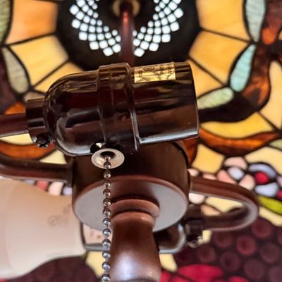 LOT 177: Tiffany Style Floral Stain Glass Table Lamp