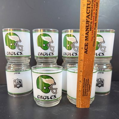 LOT 265: Collection of 10 Philadelphia Eagles Football Mobil Oil Souvenir Drinking Glasses