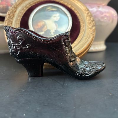 LOT 117: Vintage A. Cameo Creations Lady Hamilton & Master Lambton, Amethyst Glass Shoe, Vintage Jardiniere & More