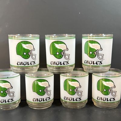 LOT 264: Collection of 10 Philadelphia Eagles Football Mobil Oil Souvenir Drinking Glasses