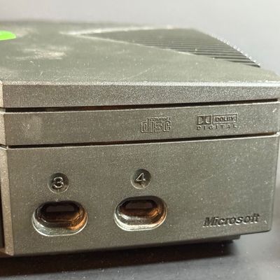 LOT 2: Original Xbox Game Console