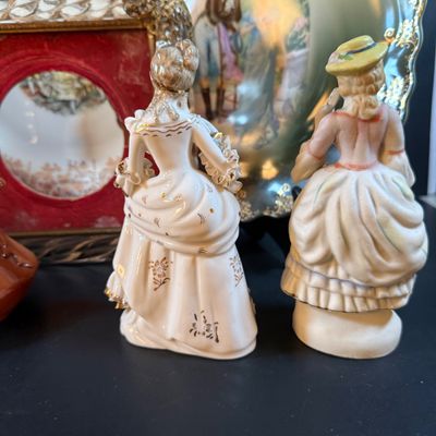 LOT 248: Victorian Inspired Collection of Plates, Figurines, Lamp and More