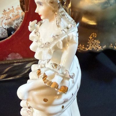 LOT 248: Victorian Inspired Collection of Plates, Figurines, Lamp and More