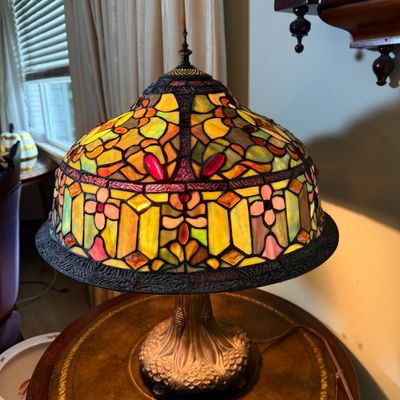 LOT 163: Tiffany Style Table Lamp