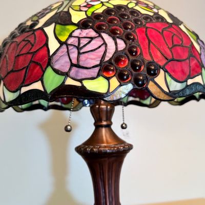 LOT 177: Tiffany Style Floral Stain Glass Table Lamp