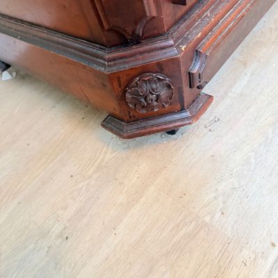 LOT 178: Antique/Vintage Victorian Style Marble Top Vanity Dresser