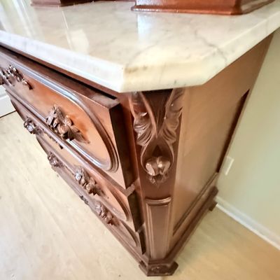 LOT 178: Antique/Vintage Victorian Style Marble Top Vanity Dresser