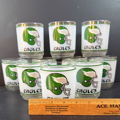 LOT 264: Collection of 10 Philadelphia Eagles Football Mobil Oil Souvenir Drinking Glasses