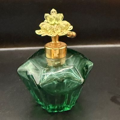 LOT 256: Green Glass Perfume Atomizer and an Amber Glass Lidded Trinket Box