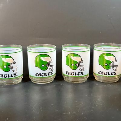 LOT 264: Collection of 10 Philadelphia Eagles Football Mobil Oil Souvenir Drinking Glasses