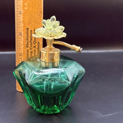 LOT 256: Green Glass Perfume Atomizer and an Amber Glass Lidded Trinket Box