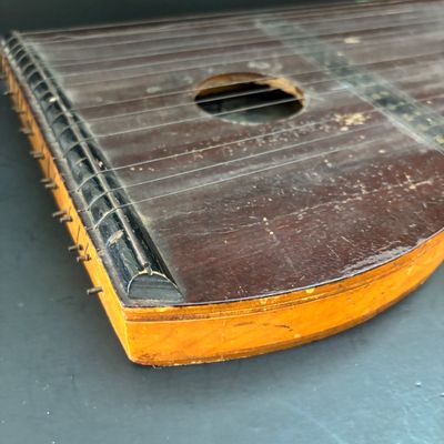 LOT 111: Vintage American Zithern Musical Instrument