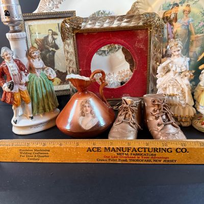 LOT 248: Victorian Inspired Collection of Plates, Figurines, Lamp and More