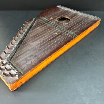 LOT 111: Vintage American Zithern Musical Instrument