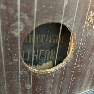 LOT 111: Vintage American Zithern Musical Instrument