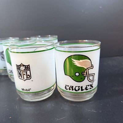 LOT 266: Collection of 10 Philadelphia Eagles Football Mobil Oil Souvenir Drinking Glasses