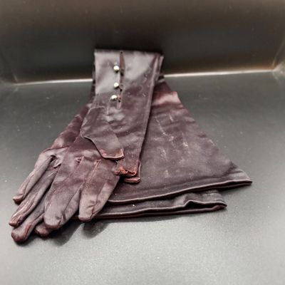 LOT 253: Antique Whiting and Davis Goldtone Metal Mesh Ring Purse, Antique Black Satin Opera Gloves and Embroidered Handkerchiefs