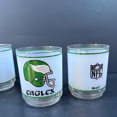 LOT 266: Collection of 10 Philadelphia Eagles Football Mobil Oil Souvenir Drinking Glasses