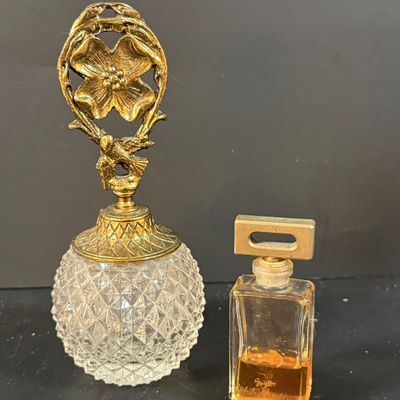 LOT 261: Mirrored Vanity Tray with Perfume Bottlers Perfume and More