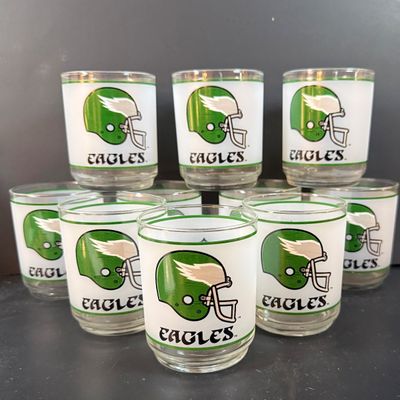 LOT 264: Collection of 10 Philadelphia Eagles Football Mobil Oil Souvenir Drinking Glasses