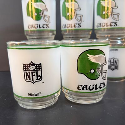 LOT 265: Collection of 10 Philadelphia Eagles Football Mobil Oil Souvenir Drinking Glasses