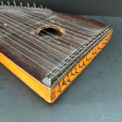LOT 111: Vintage American Zithern Musical Instrument