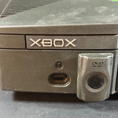 LOT 2: Original Xbox Game Console