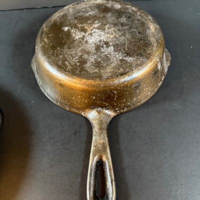 LOT 270: Set of 2 Cast Iron Frying Pans Including a Grizwold 8"