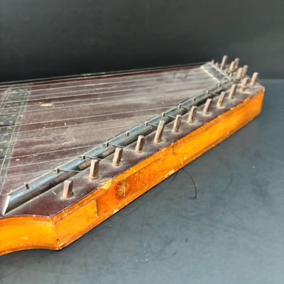 LOT 111: Vintage American Zithern Musical Instrument