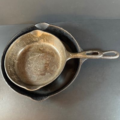 LOT 270: Set of 2 Cast Iron Frying Pans Including a Grizwold 8"