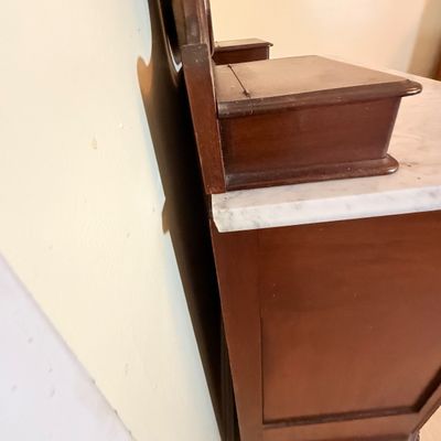 LOT 178: Antique/Vintage Victorian Style Marble Top Vanity Dresser