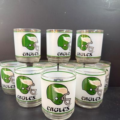 LOT 267: Collection of 10 Philadelphia Eagles Football Mobil Oil Souvenir Drinking Glasses
