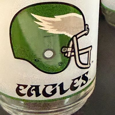 LOT 267: Collection of 10 Philadelphia Eagles Football Mobil Oil Souvenir Drinking Glasses